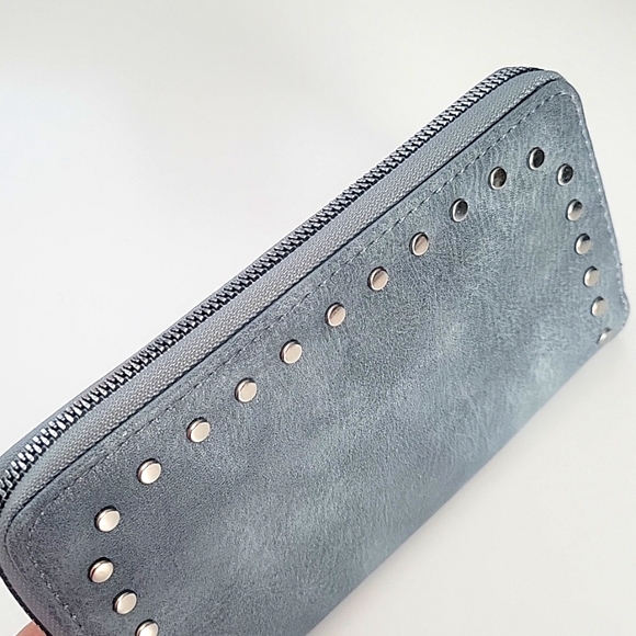 NWT MUDD gray tie dyed zip around wristlet - Picture 6 of 7